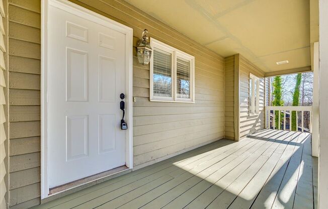 River Hills: 3 BR with 2 Full & 2 Half Baths