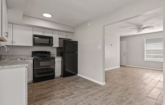 2 beds, 1 bath, 850 sqft, $850, Unit B2