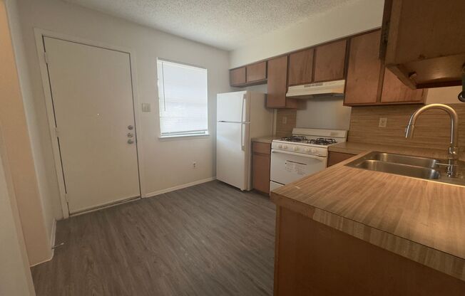 2 beds, 1 bath, 804 sqft, $1,450, Unit A