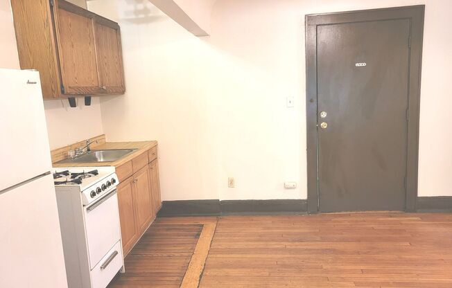 Studio, 1 bath, $775, Unit 109