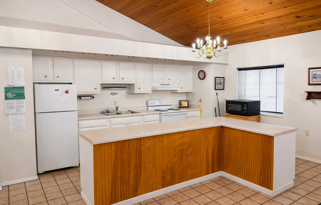 Studio, 1 bath, 425 sqft, $630, Unit 203 1505LS