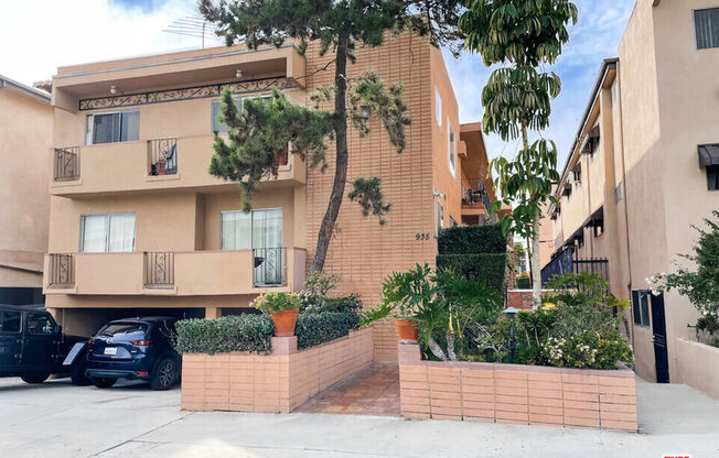 2 beds, 1.5 baths, 1,350 sqft, $3,000, Unit 5