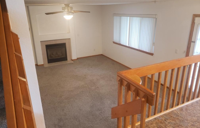 9516 CASTLE RDG CIR