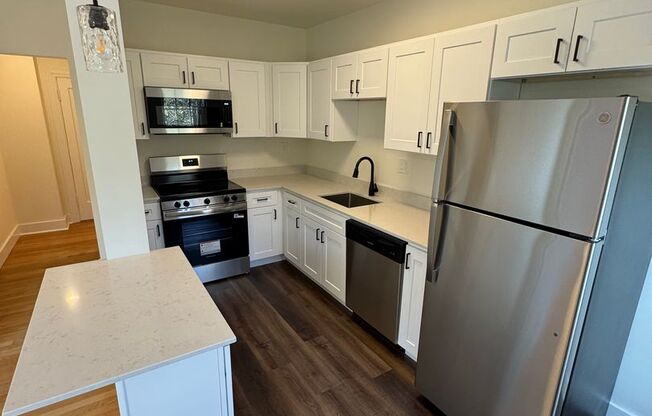 1 bed, 1 bath, 425 sqft, $1,553, Unit 302