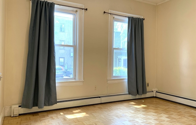 12 EVERGREEN SQ