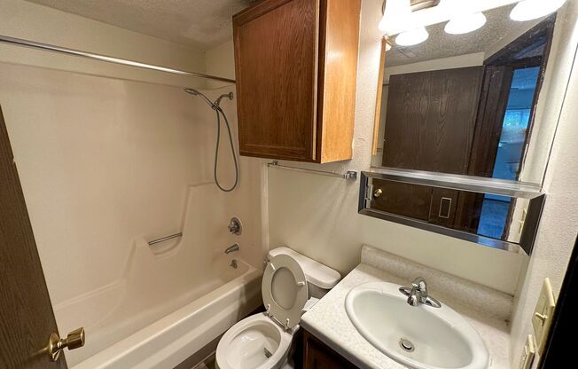 2 beds, 1 bath, $845