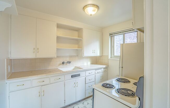 1 bed, 1 bath, 580 sqft, $1,945, Unit Hamrick 101
