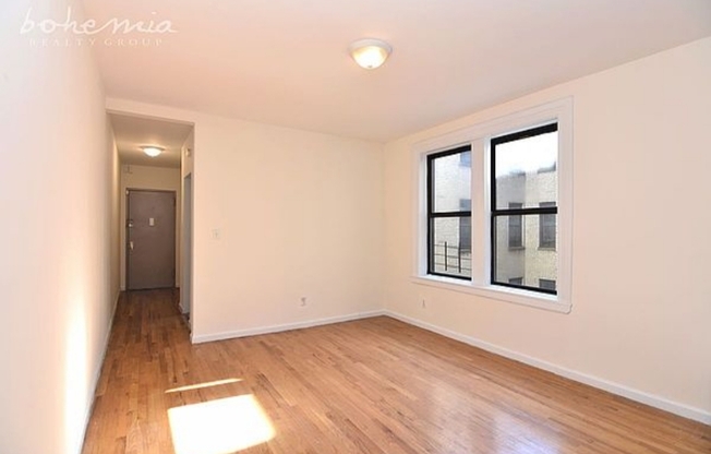 2 beds, 1 bath, $2,825, Unit 3-CF