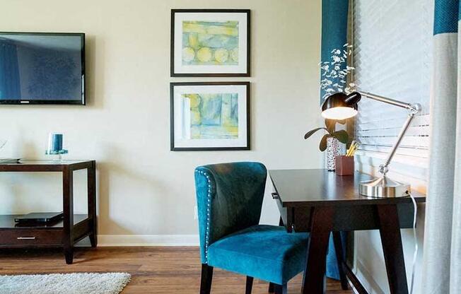 Living room with a desk at Ventana, Hendersonville, TN.