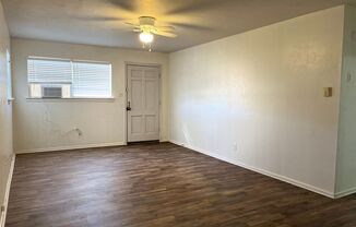 2 beds, 1 bath, 825 sqft, $850, Unit A