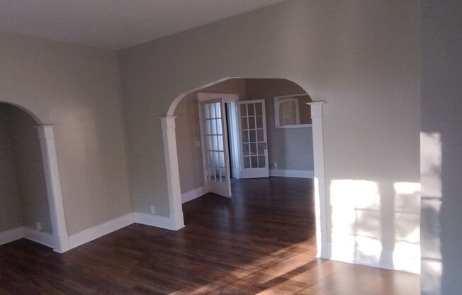 3 beds, 1 bath, $1,400, Unit 3