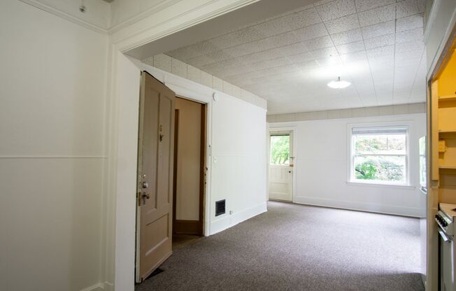 Top Floor Corner Flat in GORGEOUS 1886 Nob Hill Building
