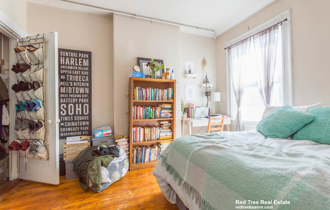 4 beds, 2 baths, $4,600, Unit 2