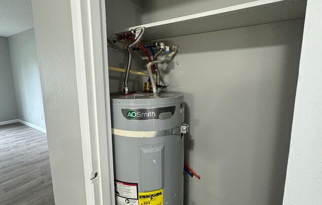 2 beds, 1 bath, 840 sqft, $1,350, Unit 717