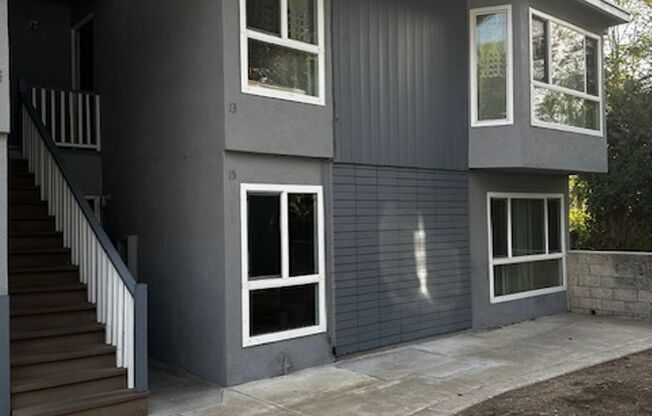 2 beds, 1 bath, $2,500, Unit 421 Dana St #15