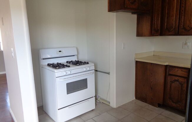 2 beds, 1 bath, $2,100