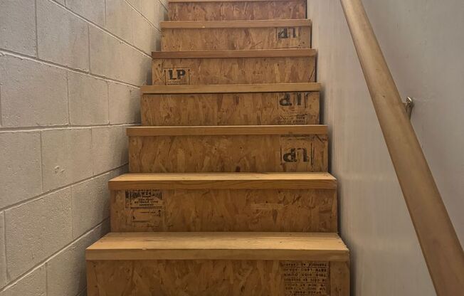 Updated Townhouse In Hunter Hills