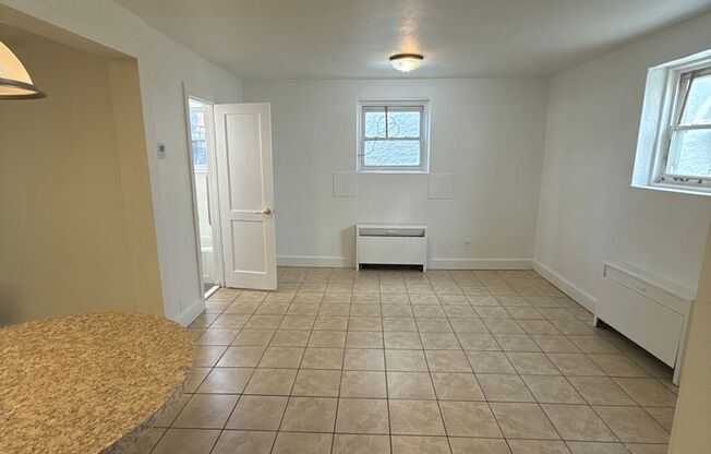 1 bed, 1 bath, $750, Unit 5