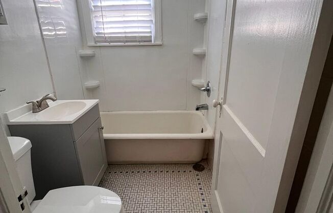 1 bed, 1 bath, 775 sqft, $1,000, Unit 1411-1