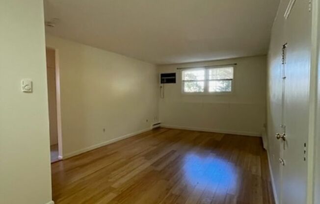 2br-Clean unit at Madison Arms