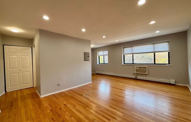 1 bed, 1 bath, 650 sqft, $1,600, Unit 6954-302