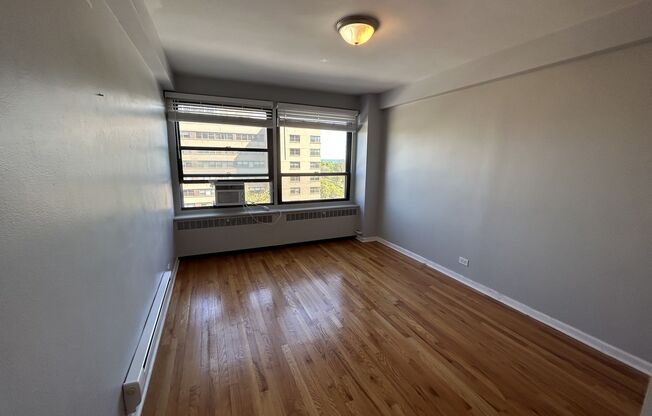1 bed, 1 bath, 700 sqft, $1,950, Unit 418-1011