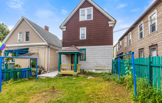 926 E LOCUST ST