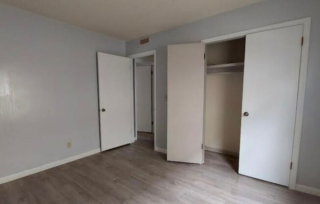 2 beds, 1 bath, $700, Unit 1650-204