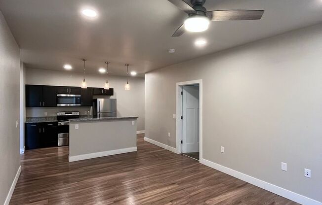 2 beds, 2 baths, 946 sqft, $1,550