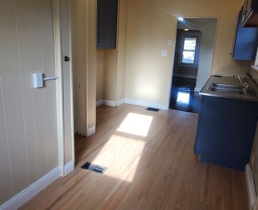 2 beds, 1 bath, $1,000