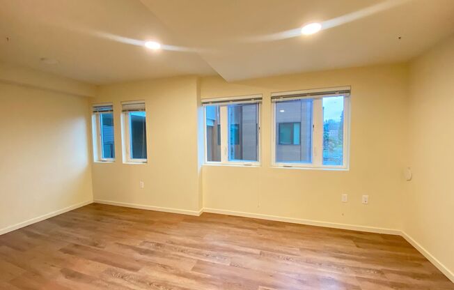 Studio, 1 bath, 175 sqft, $1,999, Unit 329