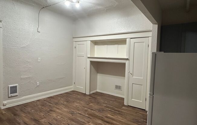 1 bed, 1 bath, 400 sqft, $995, Unit 106