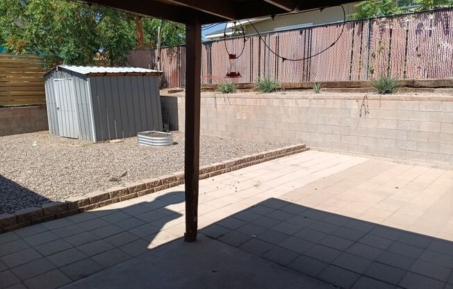 Spacious 3-Bedroom 2 -Bathroom Home Located in Northwest ABQ!!