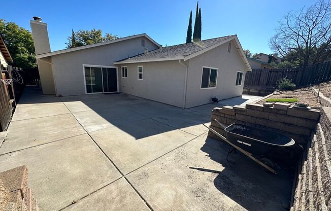 3 beds, 2 baths, $2,800