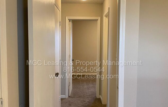 2 beds, 1 bath, 850 sqft, $925, Unit 515-C Sky Vue Dr