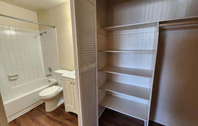 2 beds, 2 baths, 918 sqft, $1,175, Unit Unit B