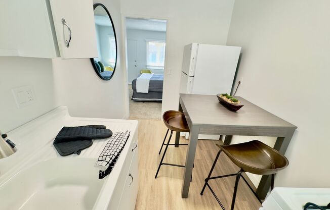 Studio, 1 bath, 320 sqft, $1,650, Unit 1605-11