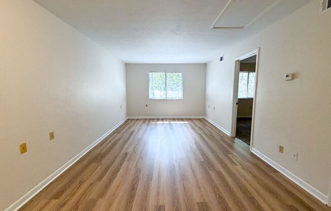 2/2 Condo in Treehouse Village - Available NOW!