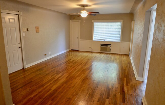 2 beds, 1 bath, $1,700, Unit # 3