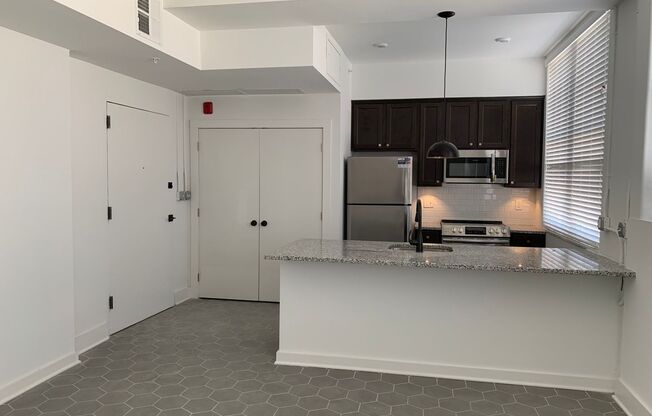 1 bed, 1 bath, 581 sqft, $905, Unit 304