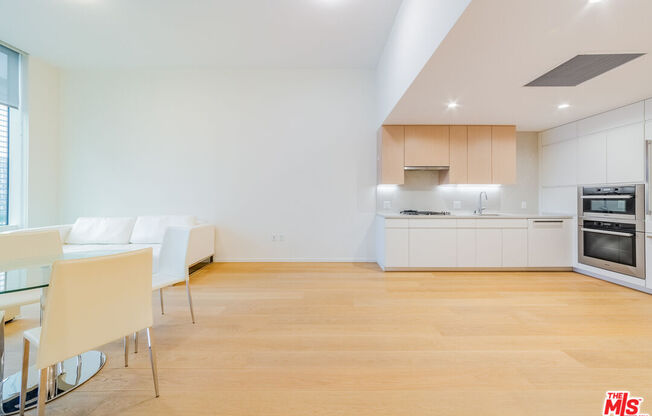 1 bed, 1 bath, 852 sqft, $3,000, Unit 808