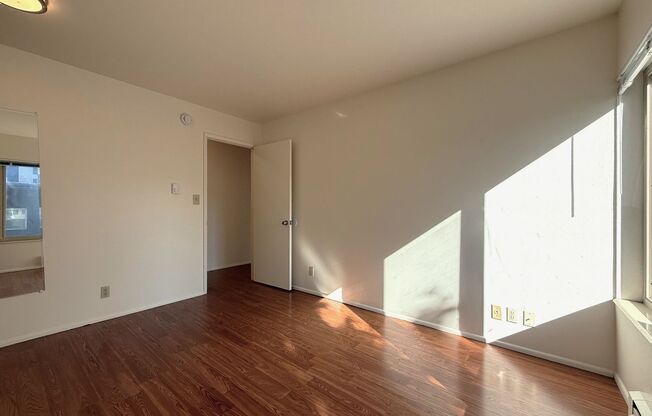2 beds, 1 bath, 619 sqft, $1,900, Unit 302