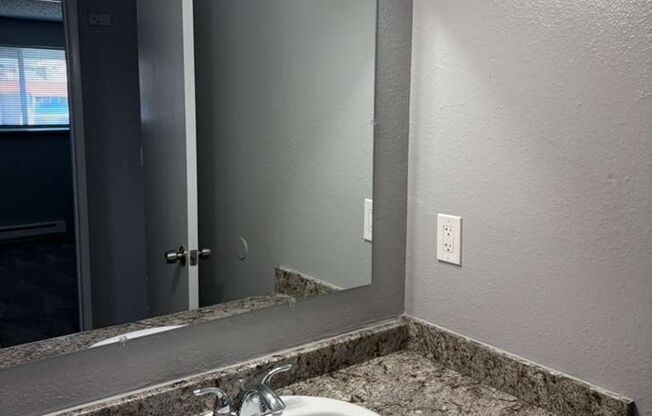 2 beds, 1 bath, 867 sqft, $1,285, Unit 601 I201