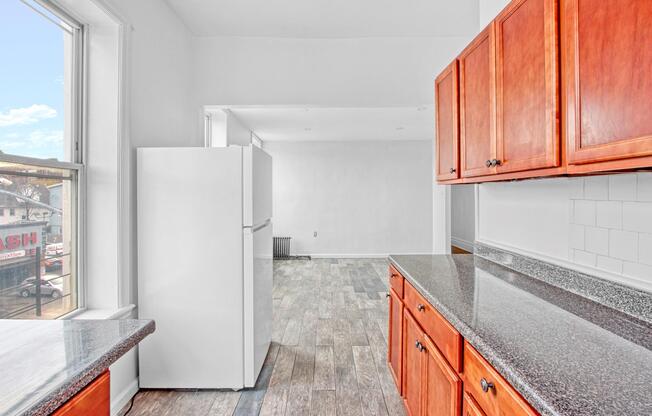171 E 8 ST