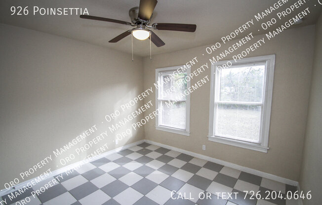 926 Poinsettia