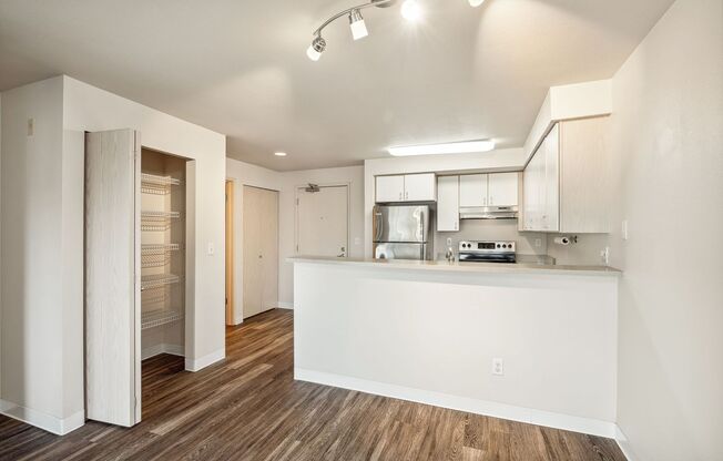 1 bed, 1 bath, 680 sqft, $1,950, Unit 305
