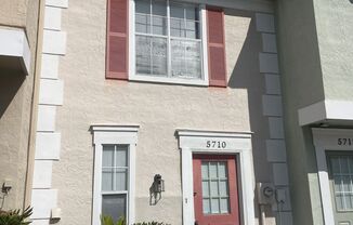 For Rent-2-bedroom, 2.5-bathroom located in the vibrant community of Tampa