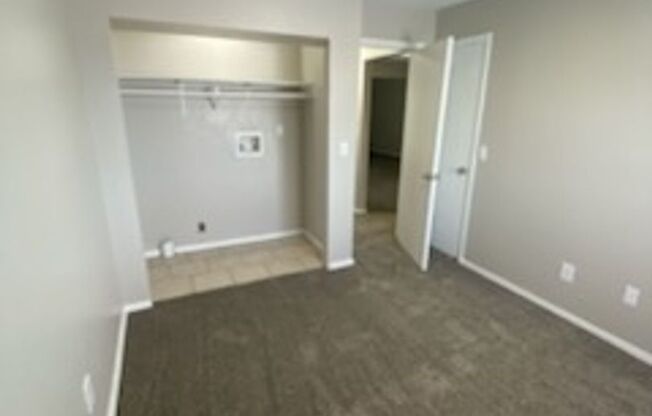 2 beds, 1 bath, 1,105 sqft, $875, Unit 2703-304