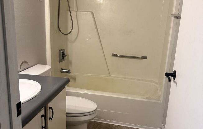 1 bed, 1 bath, $800, Unit 308