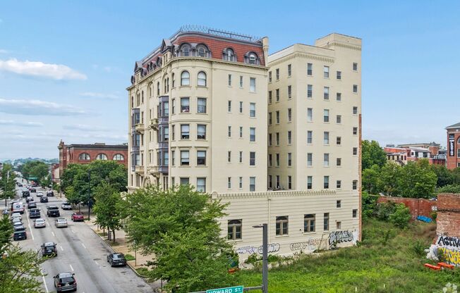 Studio, 1 bath, 345 sqft, $1,165, Unit 307